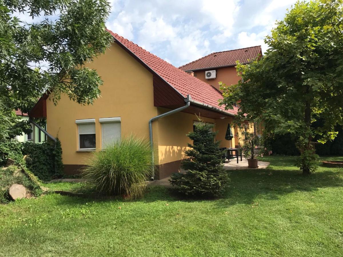Szahara Vendégház Kerekegyháza Exterior foto