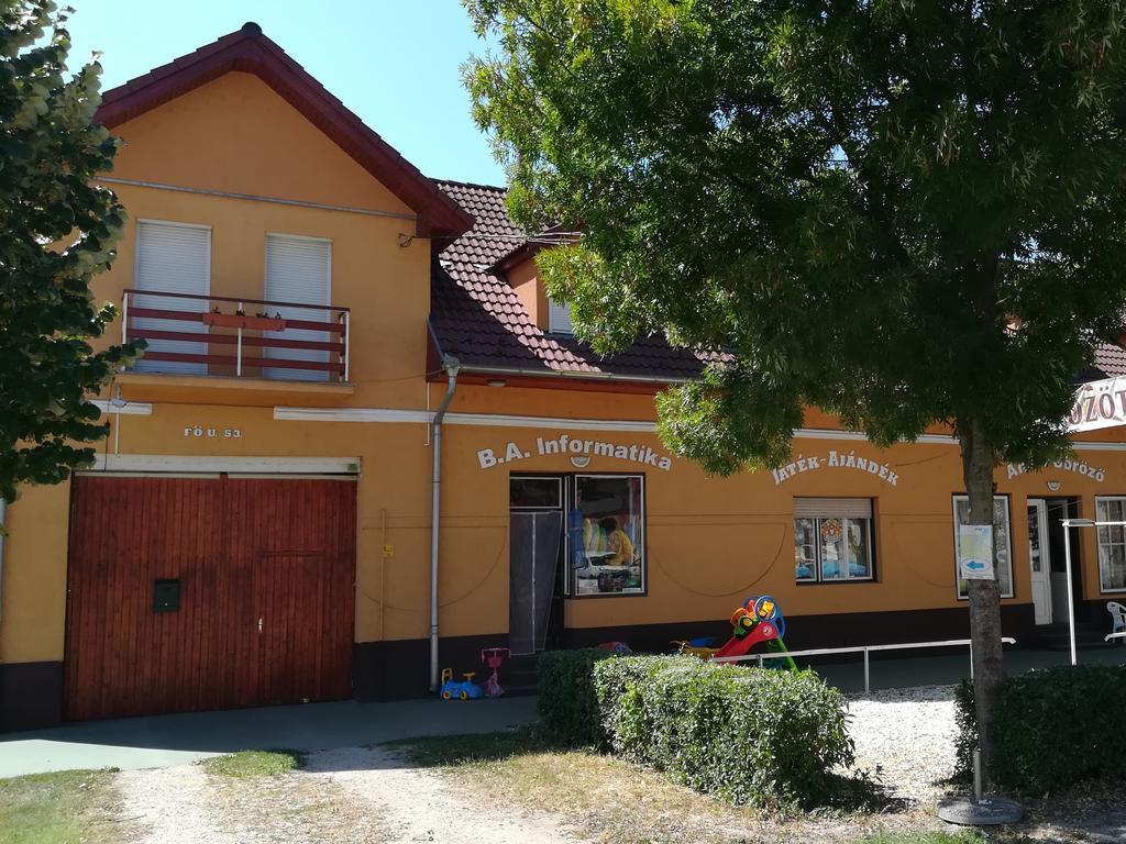 Szahara Vendégház Kerekegyháza Exterior foto